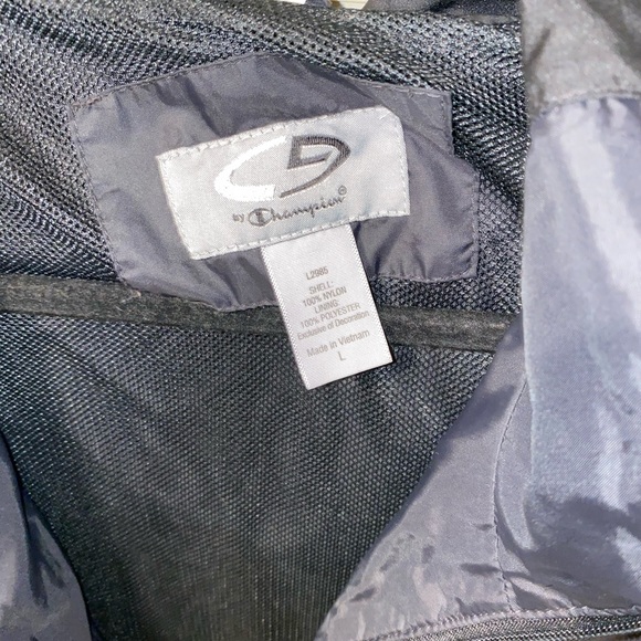 CHAMPION WIND BREAKER - Picture 3 of 3